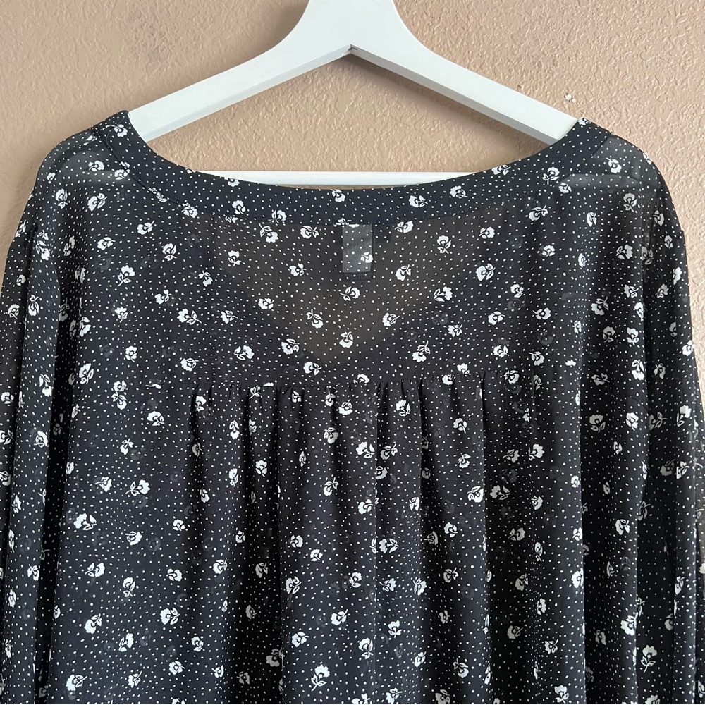 Torrid Black Pleated Long Sleeve Floral Blouse Size 3 - Picture 8 of 10